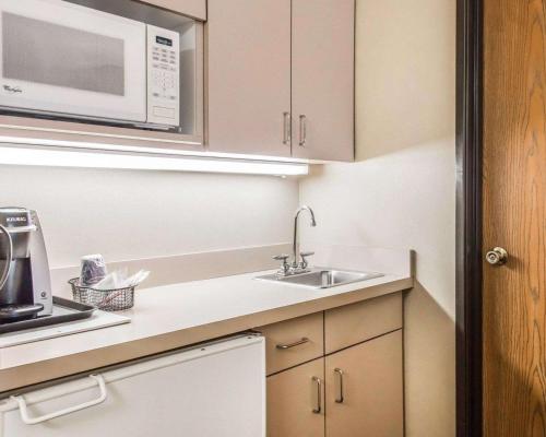 Imagen general del Hotel Comfort Inn Mifflin - Pittsburgh. Foto 4