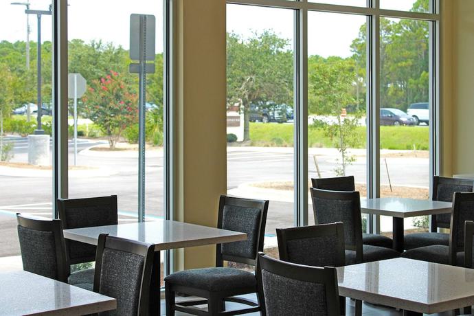 Imagen del bar/restaurante del Hotel Comfort Inn Miramar Beach-destin. Foto 3