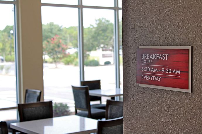 Imagen del bar/restaurante del Hotel Comfort Inn Miramar Beach-destin. Foto 4
