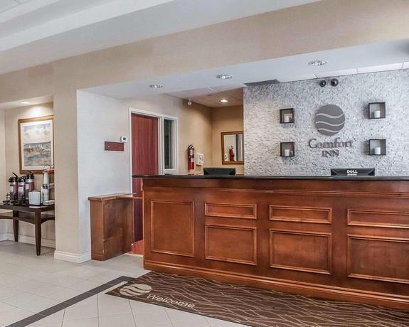 Imagen de los interiores del Hotel Comfort Inn Mississauga. Foto 9