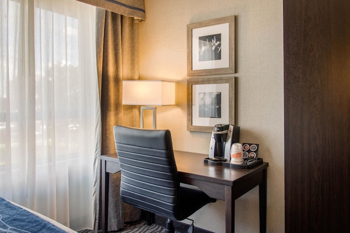 Imagen de la habitación del Hotel Comfort Inn Montreal Aeroport. Foto 7