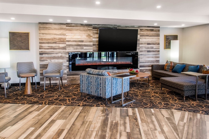 Imagen de los interiores del Hotel Comfort Inn Montreal Aeroport. Foto 17