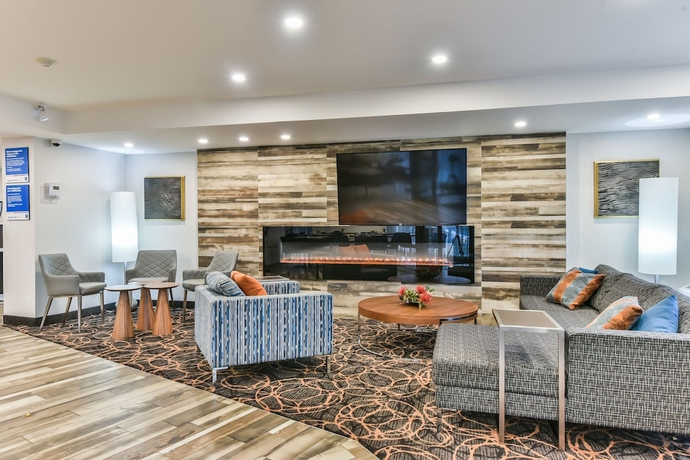 Imagen de los interiores del Hotel Comfort Inn Montreal Aeroport. Foto 19