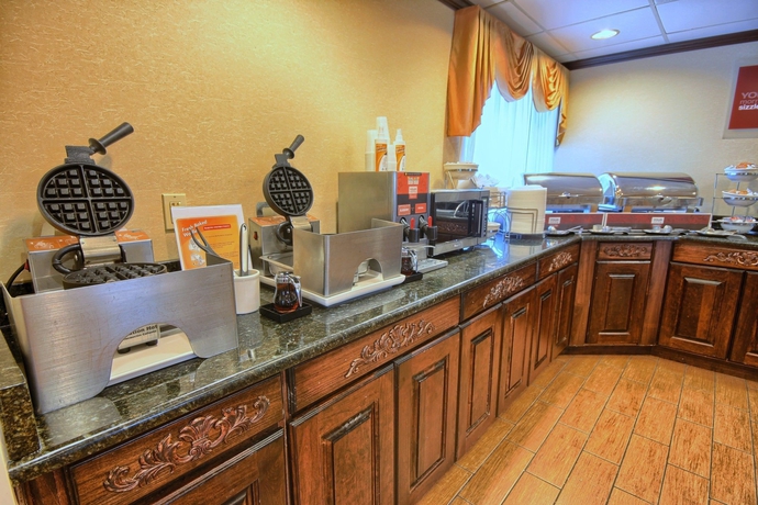 Imagen del bar/restaurante del Hotel Comfort Inn Near Greenfield Village. Foto 3