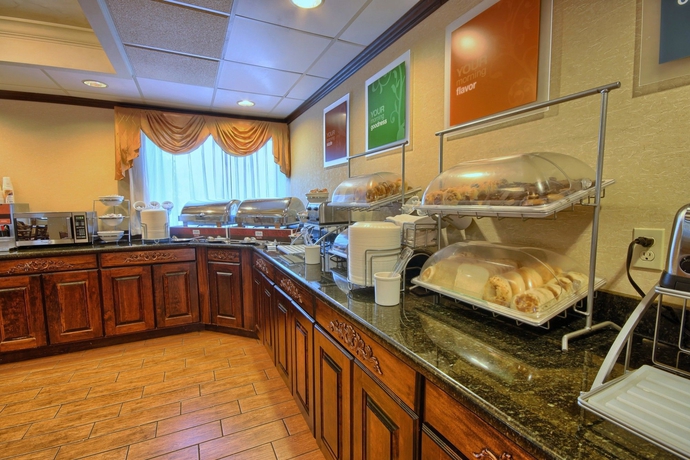 Imagen del bar/restaurante del Hotel Comfort Inn Near Greenfield Village. Foto 5