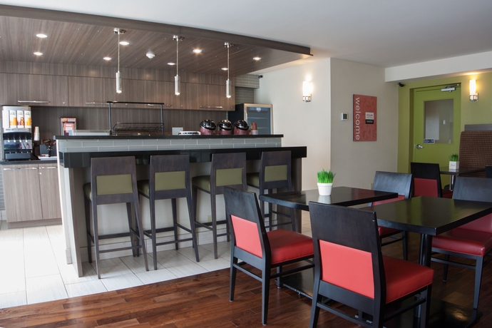 Imagen del bar/restaurante del Hotel Comfort Inn Newmarket. Foto 7