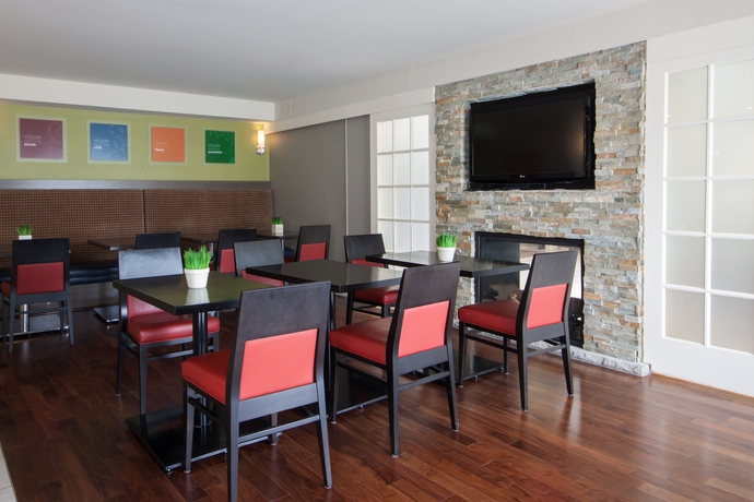 Imagen del bar/restaurante del Hotel Comfort Inn Newmarket. Foto 8