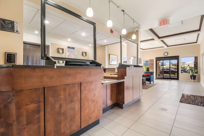 Imagen de los interiores del Hotel Comfort Inn Newport. Foto 19