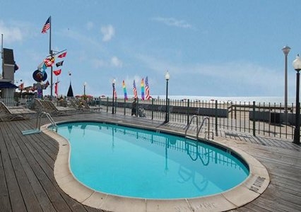 Imagen de la piscina del Hotel Comfort Inn Ocean City Boardwalk. Foto 4