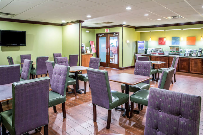 Imagen del bar/restaurante del Hotel Comfort Inn On The Ocean. Foto 4