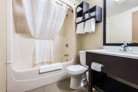 Imagen de la habitación del Hotel Comfort Inn Owen Sound. Foto 9