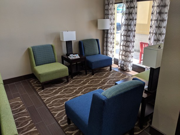 Imagen de los interiores del Hotel Comfort Inn Paducah I-24. Foto 18