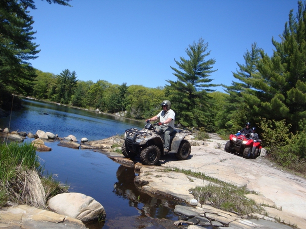 Imagen de los exteriores del Hotel Comfort Inn Parry Sound. Foto 11