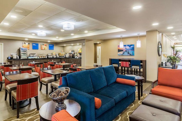 Imagen de los interiores del Hotel Comfort Inn Pensacola - University Area. Foto 20