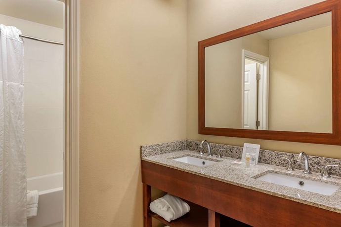 Imagen de la habitación del Hotel Comfort Inn Petersburg Near Fort Gregg-adams. Foto 16