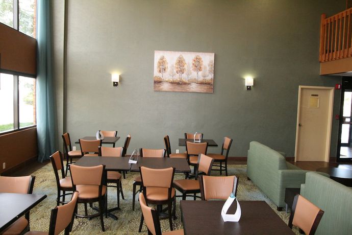 Imagen de los interiores del Hotel Comfort Inn Pine Grove. Foto 9