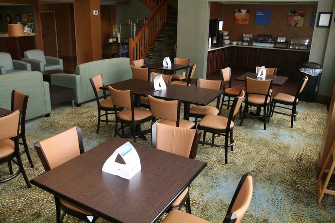 Imagen de los interiores del Hotel Comfort Inn Pine Grove. Foto 19