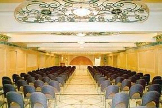 Imagen de los interiores del Hotel Comfort Inn President. Foto 19