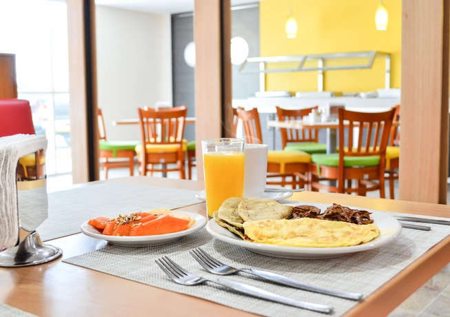 Imagen del bar/restaurante del Hotel Comfort Inn Queretaro. Foto 5