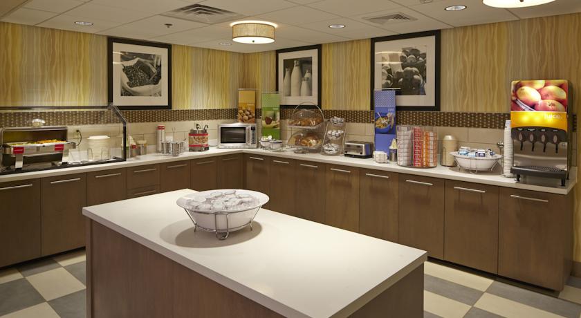 Imagen del bar/restaurante del Hotel Comfort Inn Raleigh Midtown. Foto 5