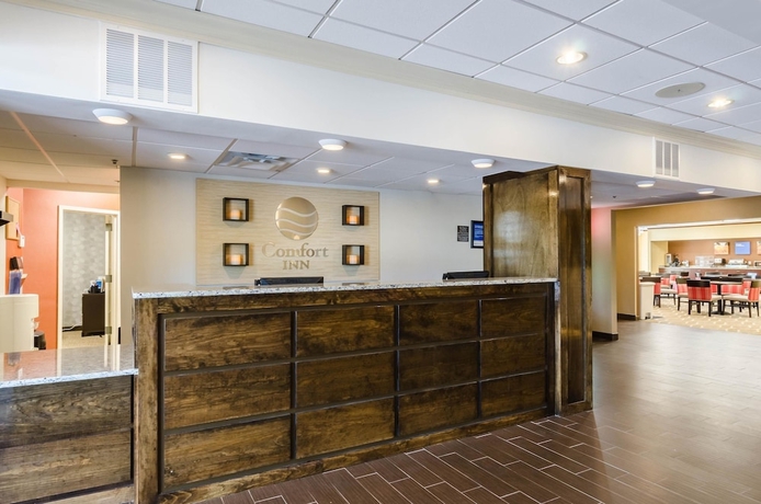 Imagen de los interiores del Hotel Comfort Inn Randolph - Boston. Foto 17