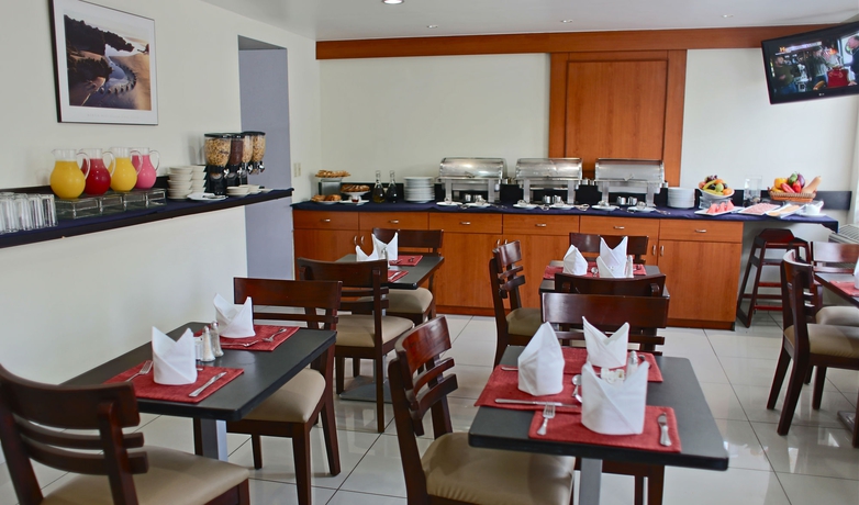 Imagen del bar/restaurante del Hotel Comfort Inn Real San Miguel. Foto 2