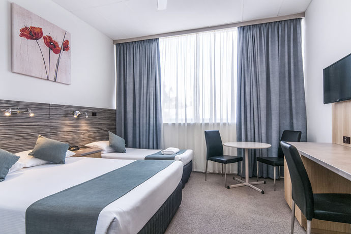 Imagen de la piscina del Hotel Comfort Inn Regal Park, North Adelaide. Foto 16