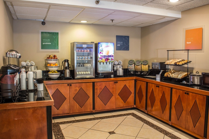 Imagen del bar/restaurante del Hotel Comfort Inn Research Triangle Park. Foto 5
