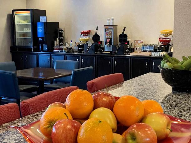 Imagen del bar/restaurante del Hotel Comfort Inn Saint Paul East de Oakdale. Foto 4
