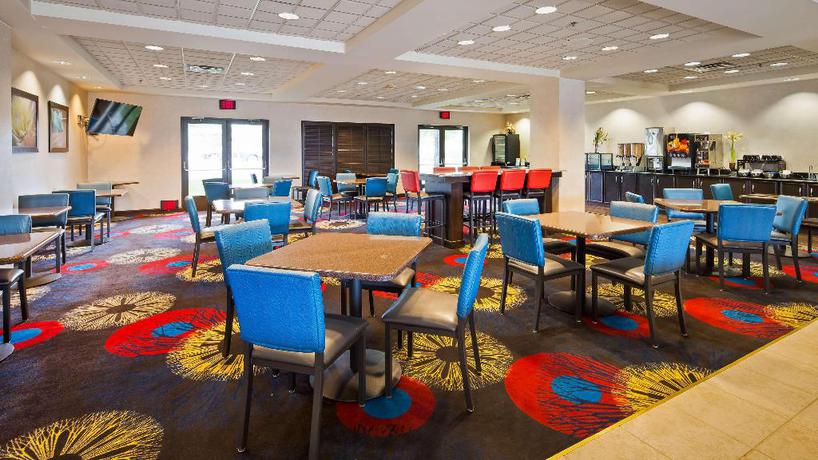 Imagen del bar/restaurante del Hotel Comfort Inn Saint Paul East de Oakdale. Foto 5