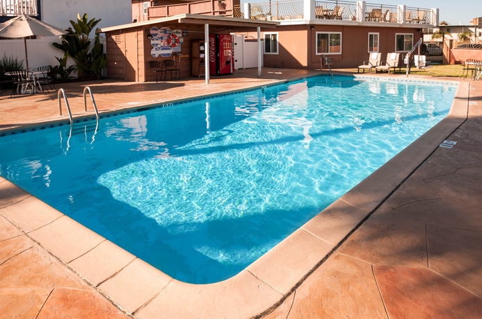 Imagen de la piscina del Hotel Comfort Inn San Diego Airport At The Harbor. Foto 14