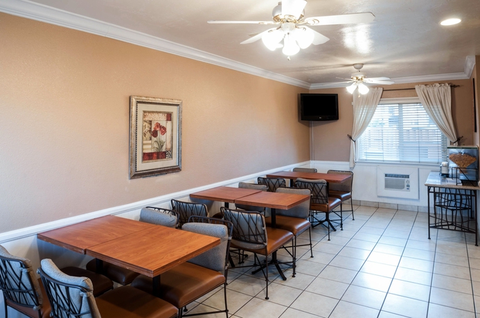 Imagen del bar/restaurante del Hotel Comfort Inn San Diego Airport At The Harbor. Foto 3