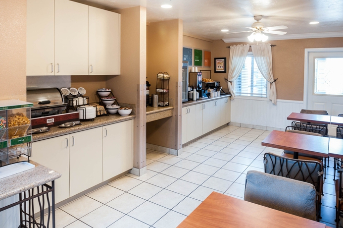 Imagen del bar/restaurante del Hotel Comfort Inn San Diego Airport At The Harbor. Foto 4