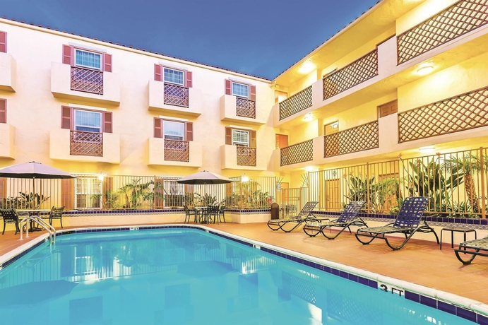 Imagen de los exteriores del Hotel Comfort Inn San Diego Old Town. Foto 12