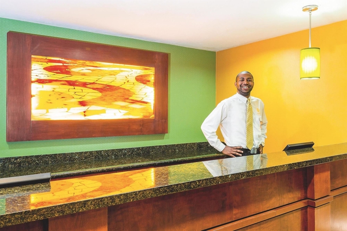 Imagen de los interiores del Hotel Comfort Inn San Diego Old Town. Foto 13