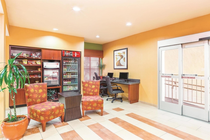 Imagen de los interiores del Hotel Comfort Inn San Diego Old Town. Foto 14