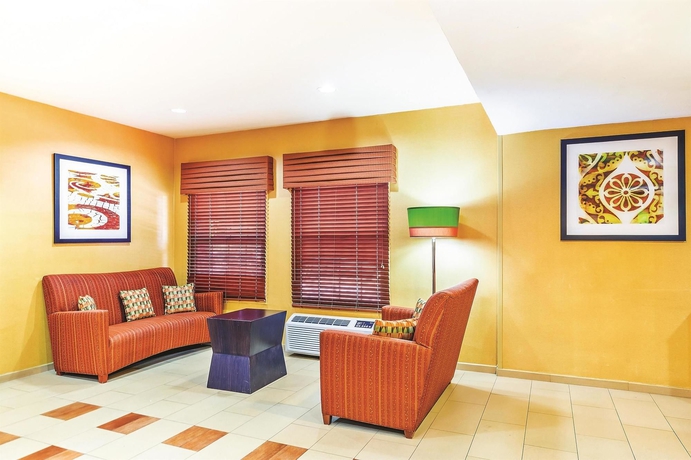 Imagen de los interiores del Hotel Comfort Inn San Diego Old Town. Foto 15