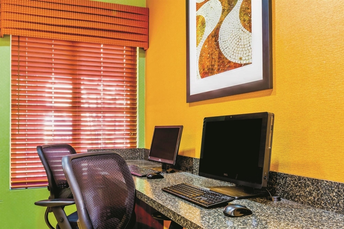 Imagen de los interiores del Hotel Comfort Inn San Diego Old Town. Foto 16