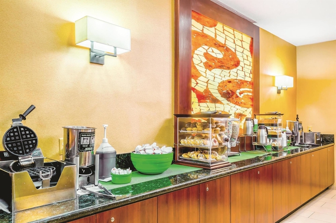 Imagen del bar/restaurante del Hotel Comfort Inn San Diego Old Town. Foto 4