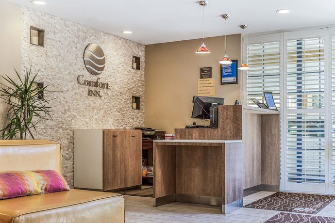 Imagen de los interiores del Hotel Comfort Inn Santa Cruz. Foto 14