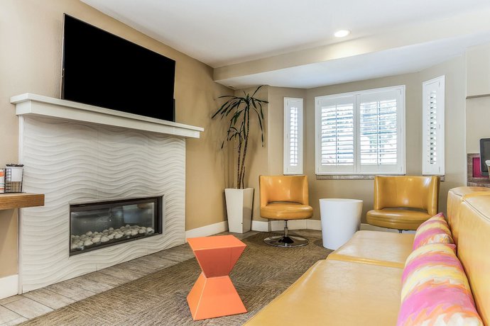 Imagen de los interiores del Hotel Comfort Inn Santa Cruz. Foto 15