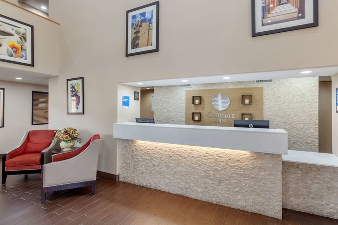 Imagen de los interiores del Hotel Comfort Inn Santa Fe. Foto 19
