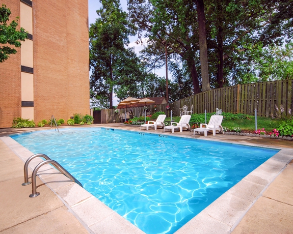 Imagen de la piscina del Hotel Comfort Inn Shady Grove - Gaithersburg - Rockville. Foto 16