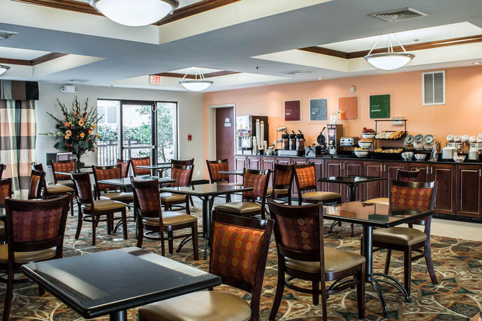 Imagen del bar/restaurante del Hotel Comfort Inn Smithfield Near I-95. Foto 3