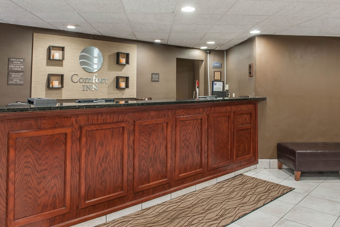 Imagen de los interiores del Hotel Comfort Inn South. Foto 10