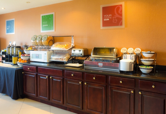 Imagen del bar/restaurante del Hotel Comfort Inn St Thomas. Foto 3