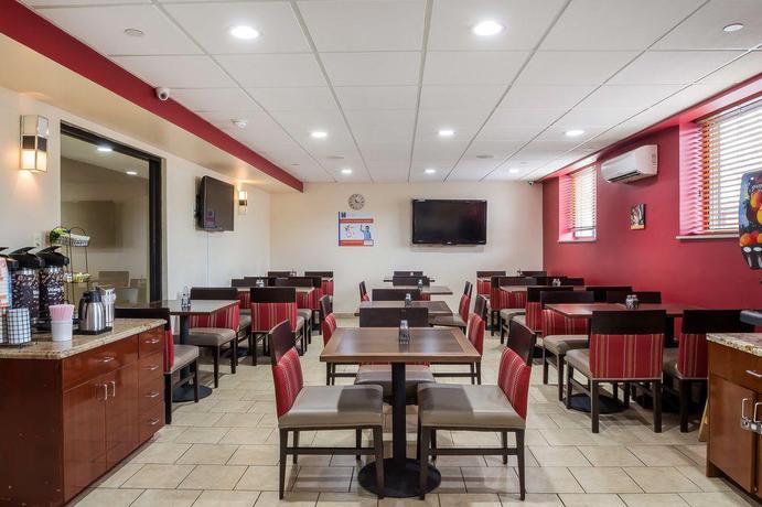 Imagen del bar/restaurante del Hotel Comfort Inn Staten Island. Foto 7