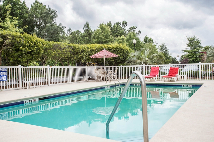 Imagen de la piscina del Hotel Comfort Inn Summerville - Charleston. Foto 15