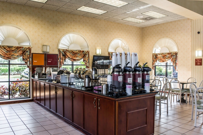 Imagen del bar/restaurante del Hotel Comfort Inn Sun City Center - Tampa South. Foto 3
