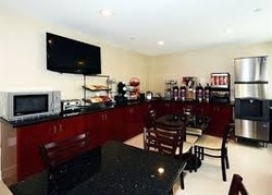 Imagen del bar/restaurante del Hotel Comfort Inn Sunset Park Hotel. Foto 2
